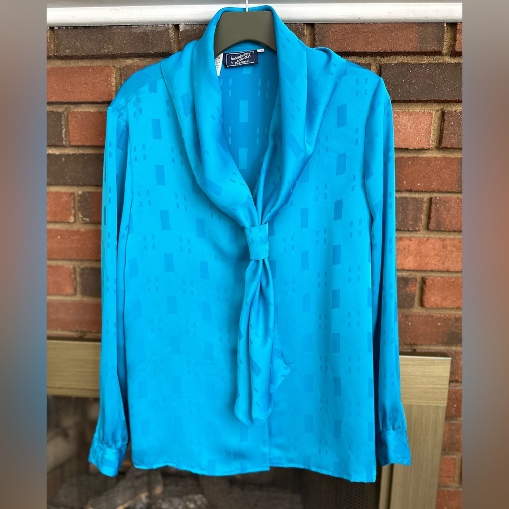 🛍️ Haberdashery gorgeous scarf blouse. Excellent condition.